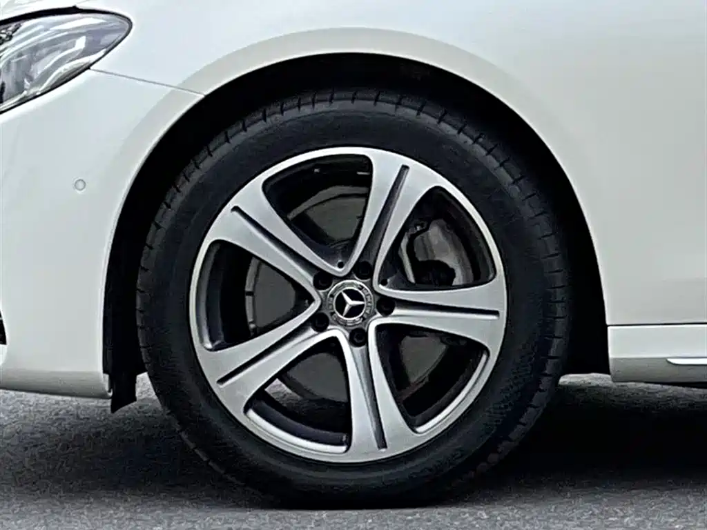 Mercedes-Benz E-Class 2019 — фото 10