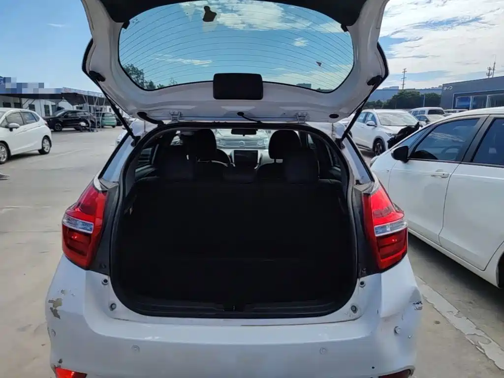 Toyota Yaris L 2018 — фото 19