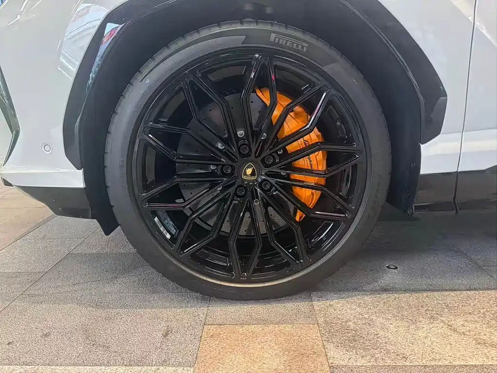 Lamborghini Urus SE — фото 12