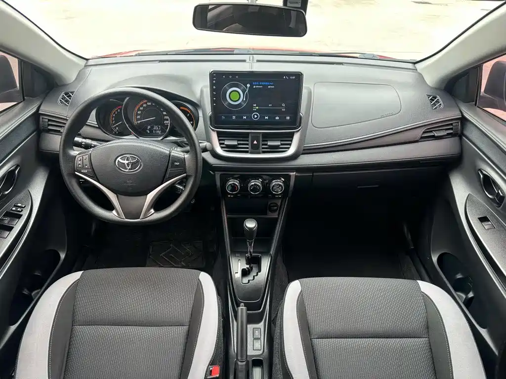 Toyota Yaris L 2022
