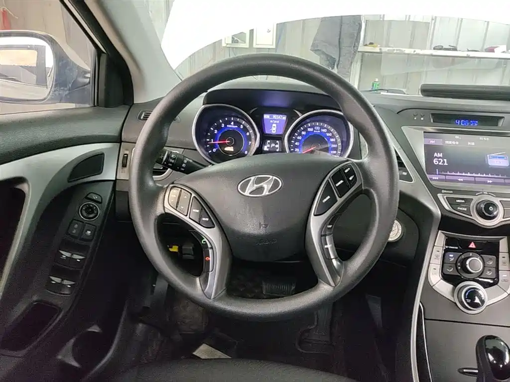 Hyundai Elantra Langdong 2017 — фото 11