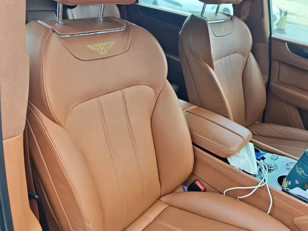 Bentley Bentayga 2019 — фото 19