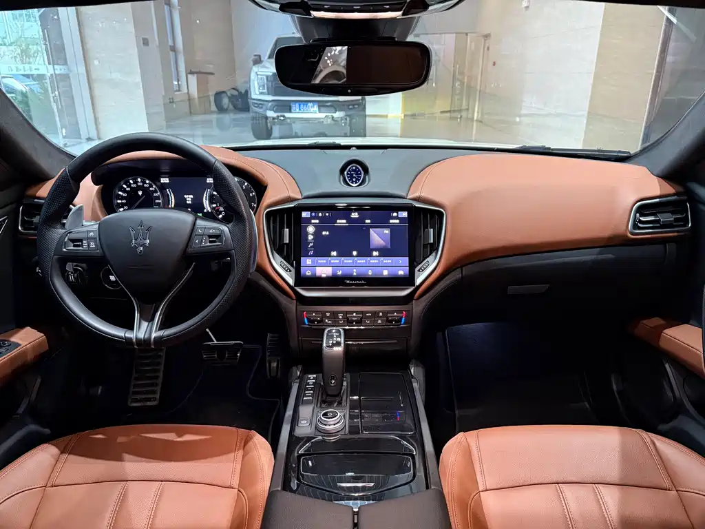Maserati Ghibli 2023 — фото 16