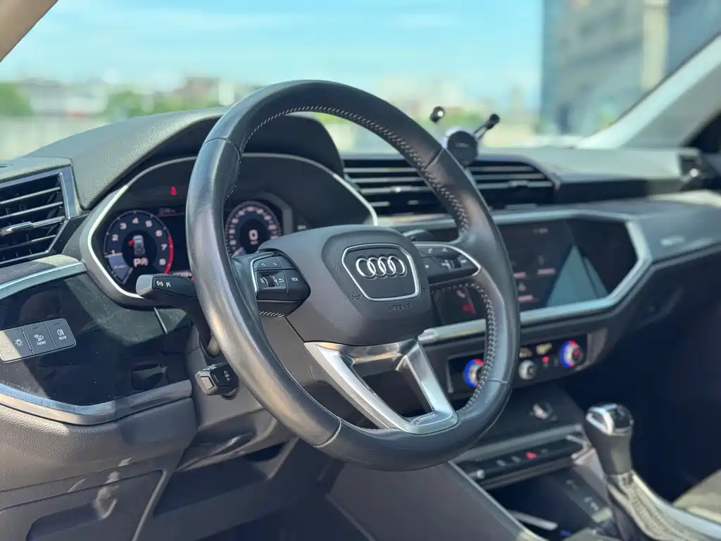 Audi Q3 2021 — фото 10