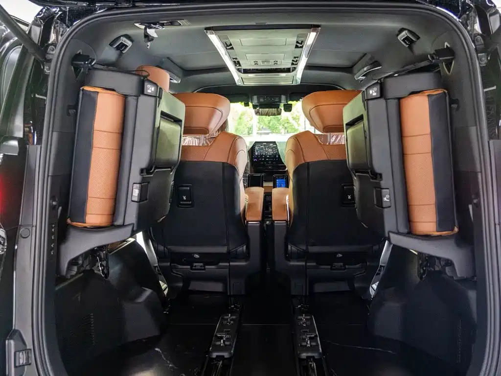Toyota Alphard — фото 15