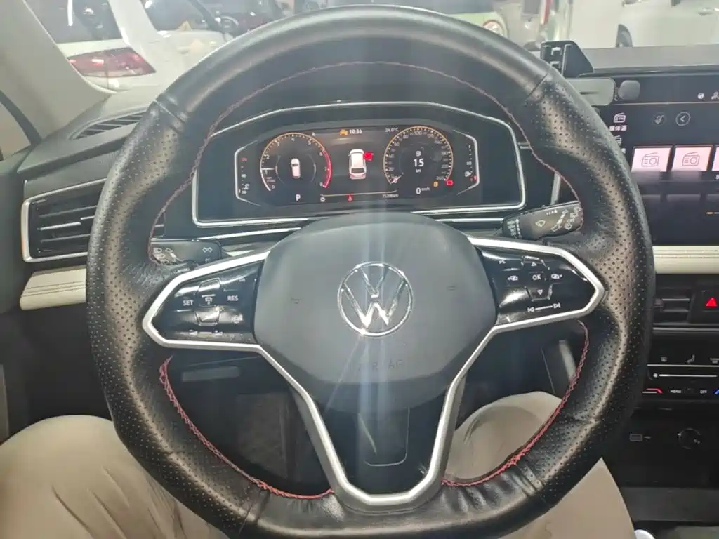 Volkswagen Tiguan L 2023 — фото 11