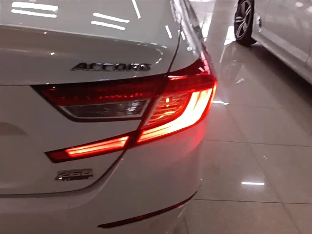 Honda Accord 2019 — фото 8