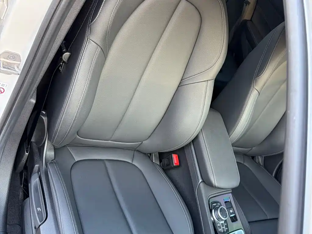 BMW 1 Series 2022 — фото 10