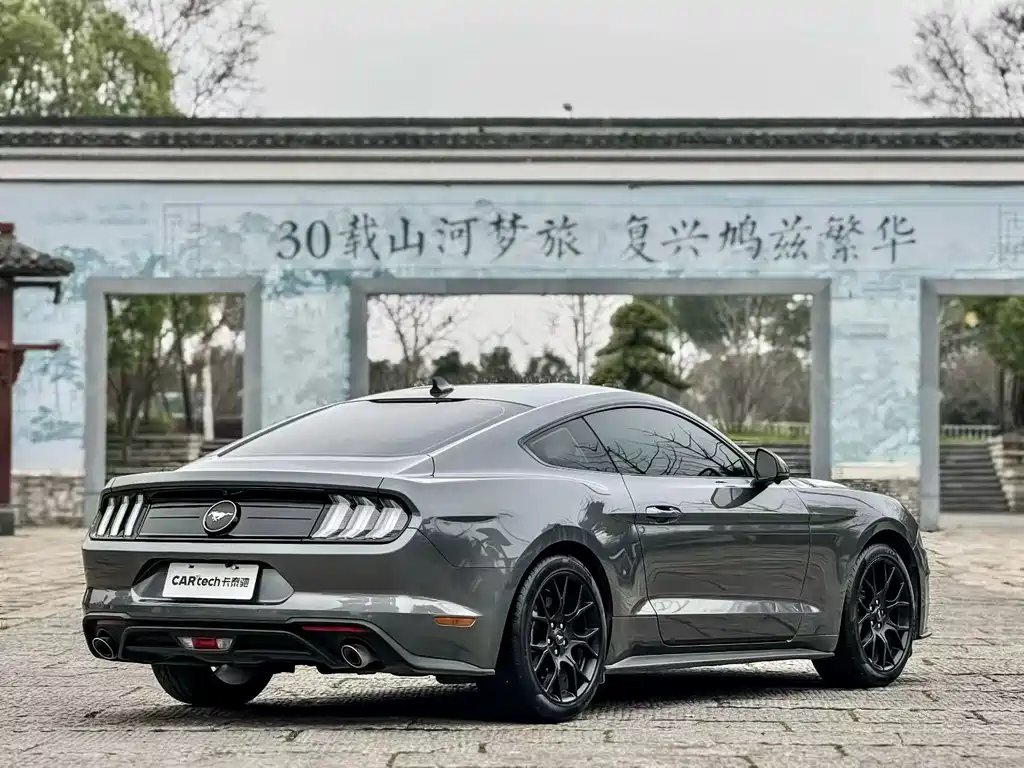Ford Mustang 2023 — фото 6