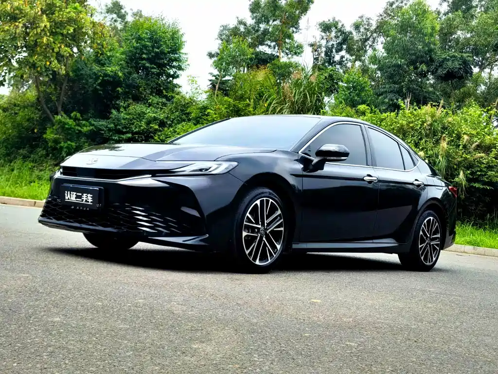 Toyota Camry 2024 — фото 1