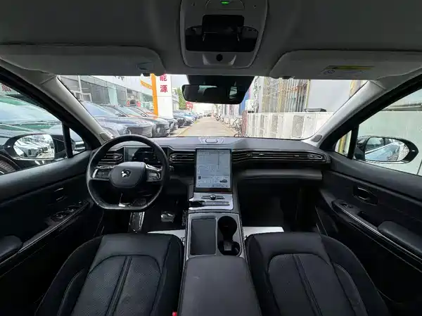 NIO ES6 2020