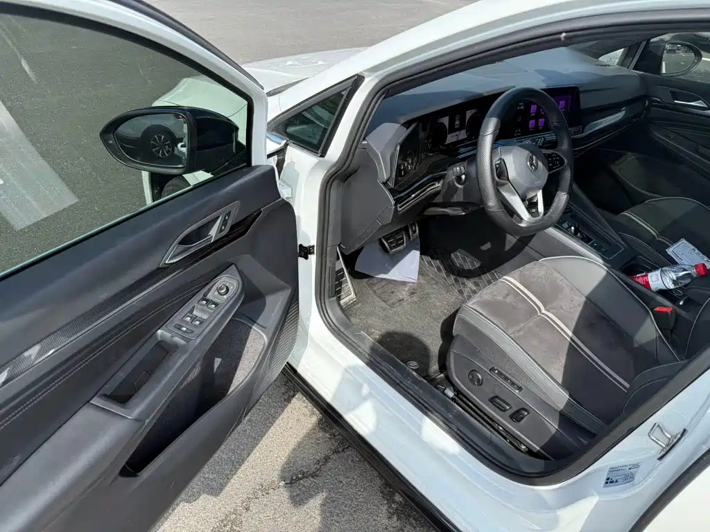 Volkswagen Golf 2023