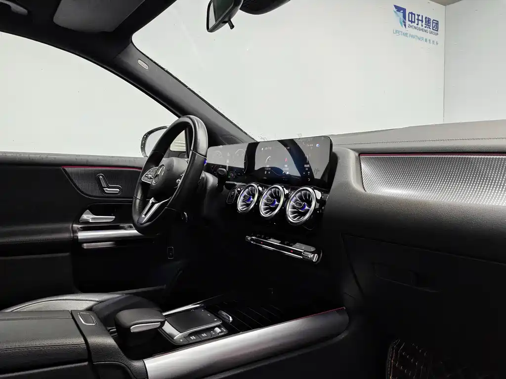Mercedes-Benz EQA 2023 — фото 15
