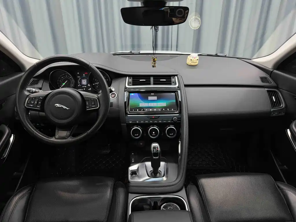 Jaguar E-PACE 2020 — фото 13