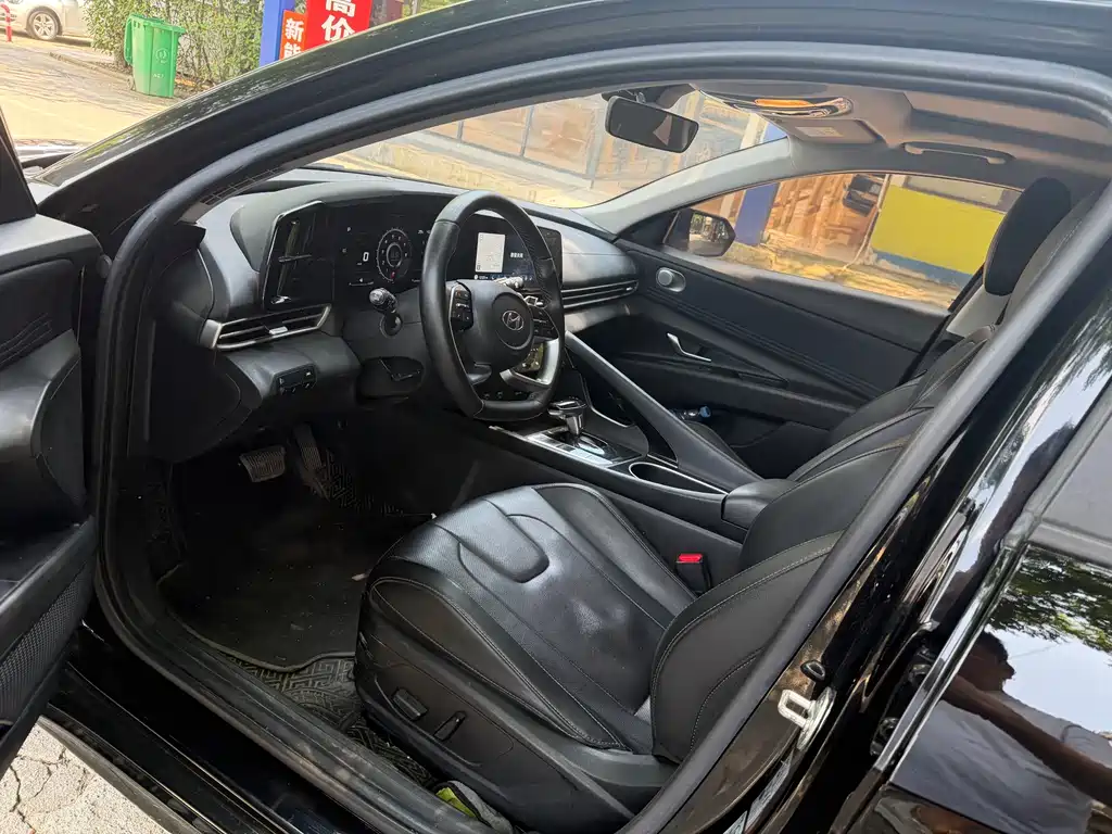 Hyundai Elantra 2022