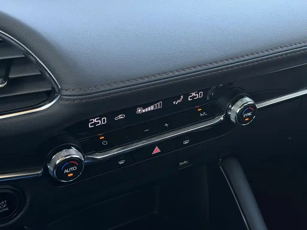 Mazda 3 Axela 2022 — фото 10