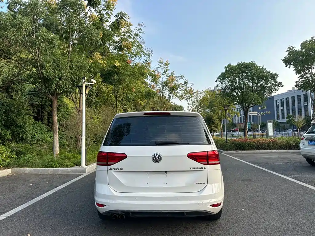 Volkswagen Touran 2018 — фото 17