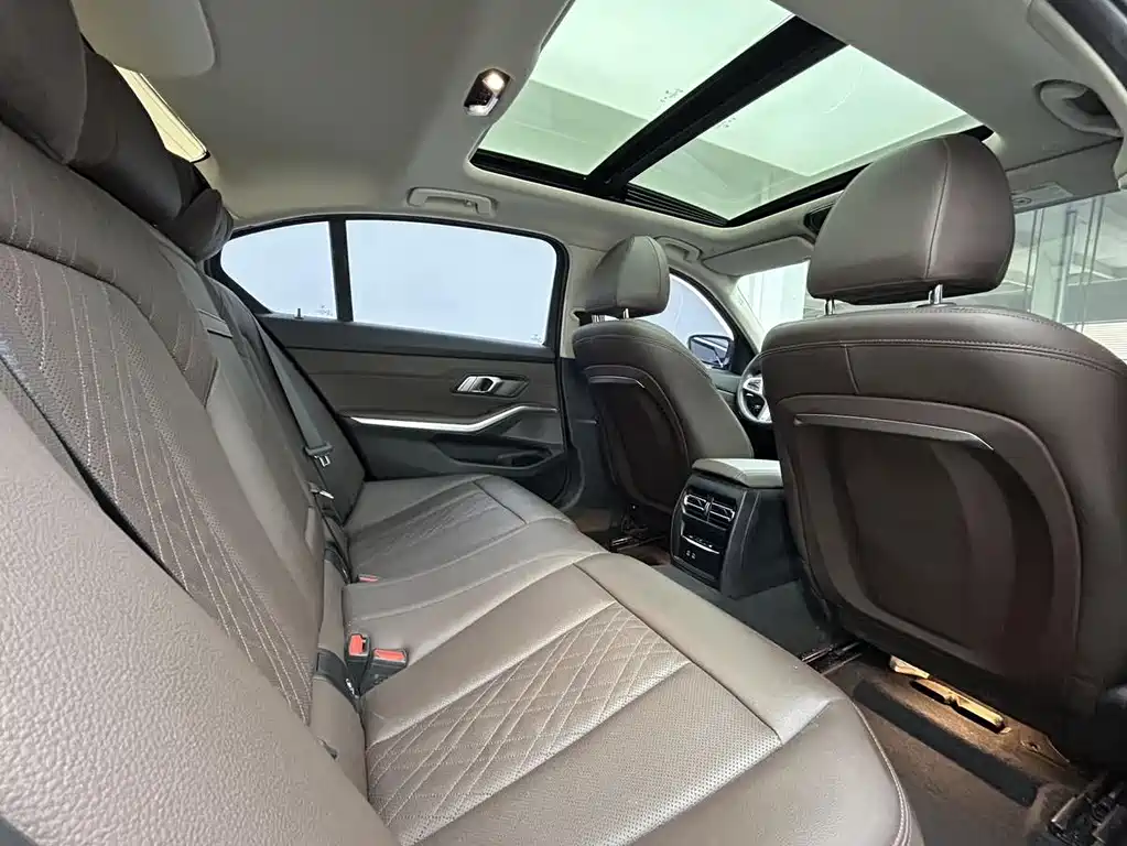BMW 3 Series 2023 — фото 13