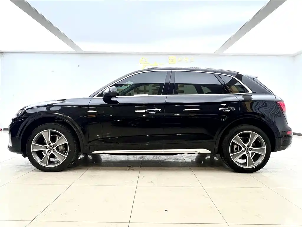 Audi Q5L 2023 — фото 10