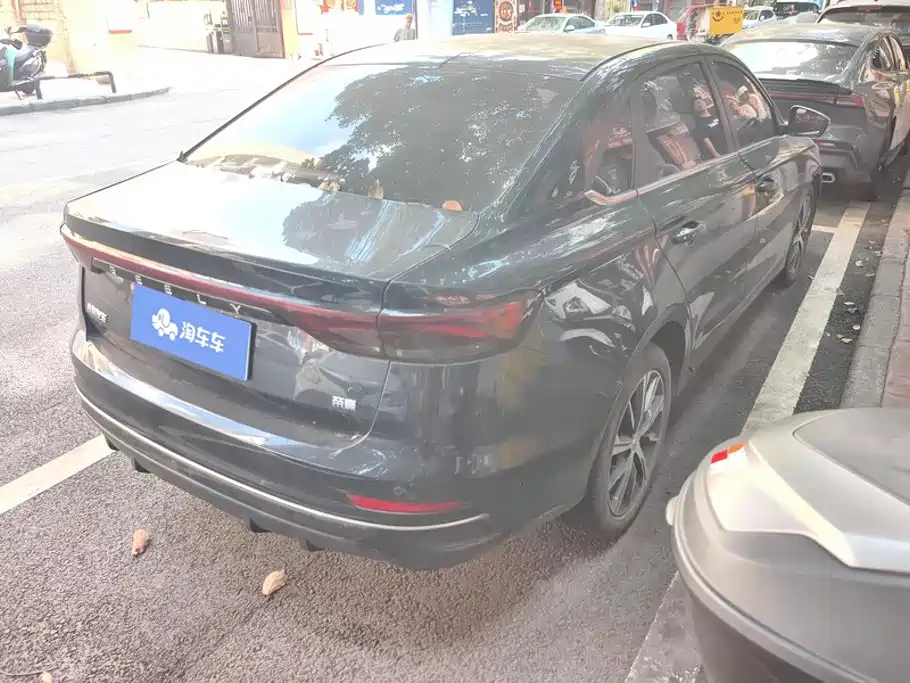 Geely Emgrand 2023