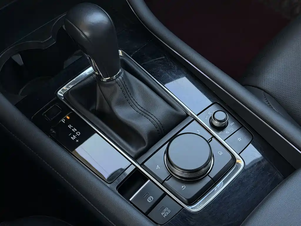 Mazda 3 Axela 2022 — фото 11