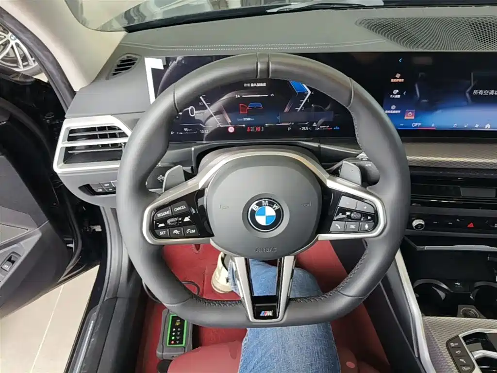 BMW 3 Series 2025 — фото 11