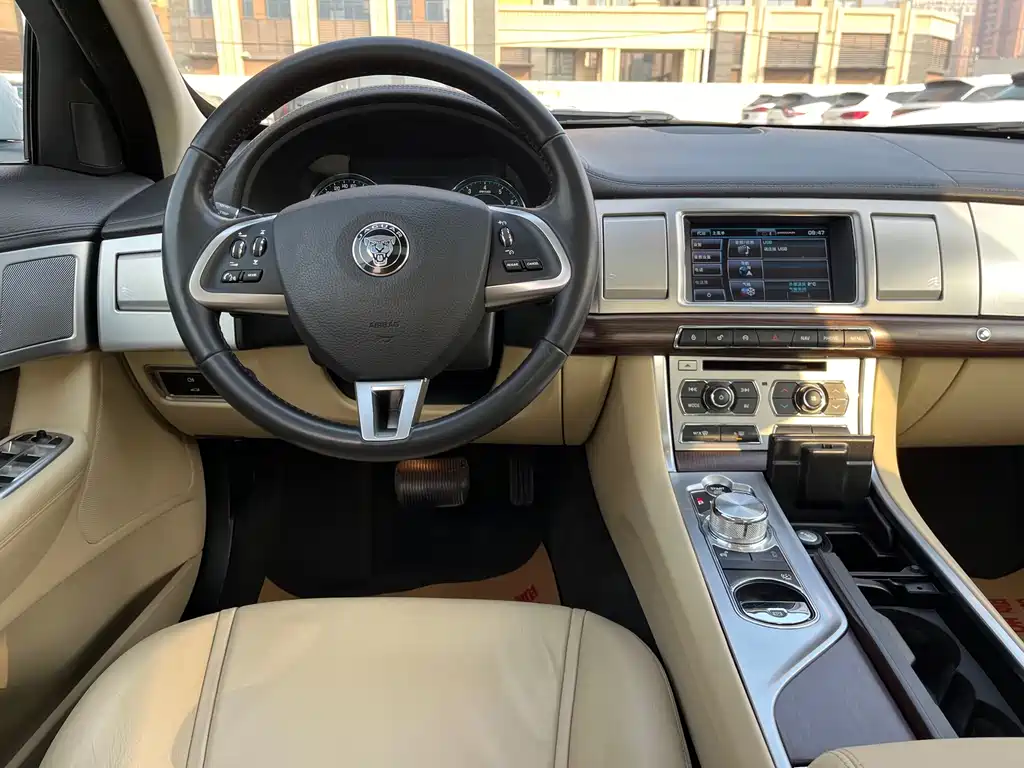 Jaguar XF 2014 — фото 10