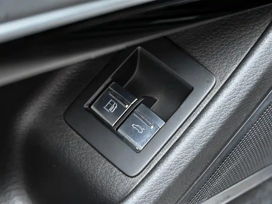 Audi A8 New Energy 2022 — фото 25