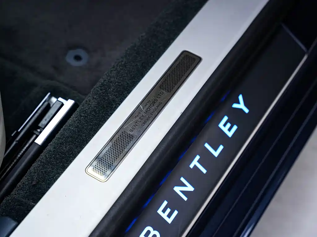 Bentley Flying Spur 2021 — фото 10
