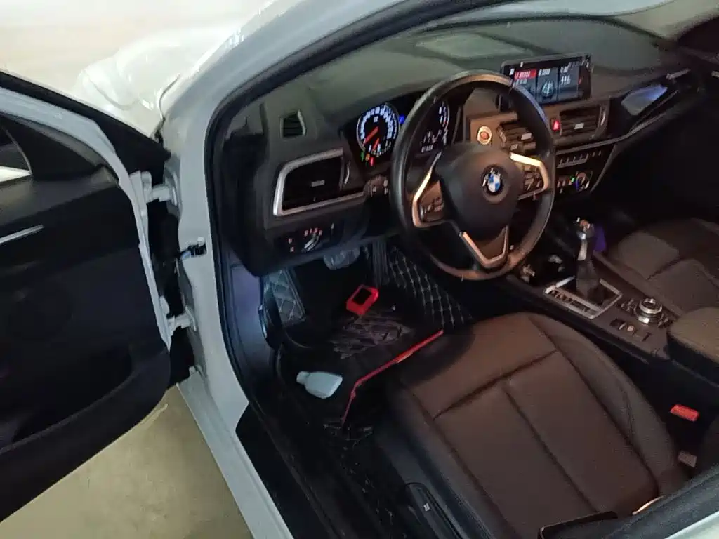 BMW 1 Series 2019 — фото 16