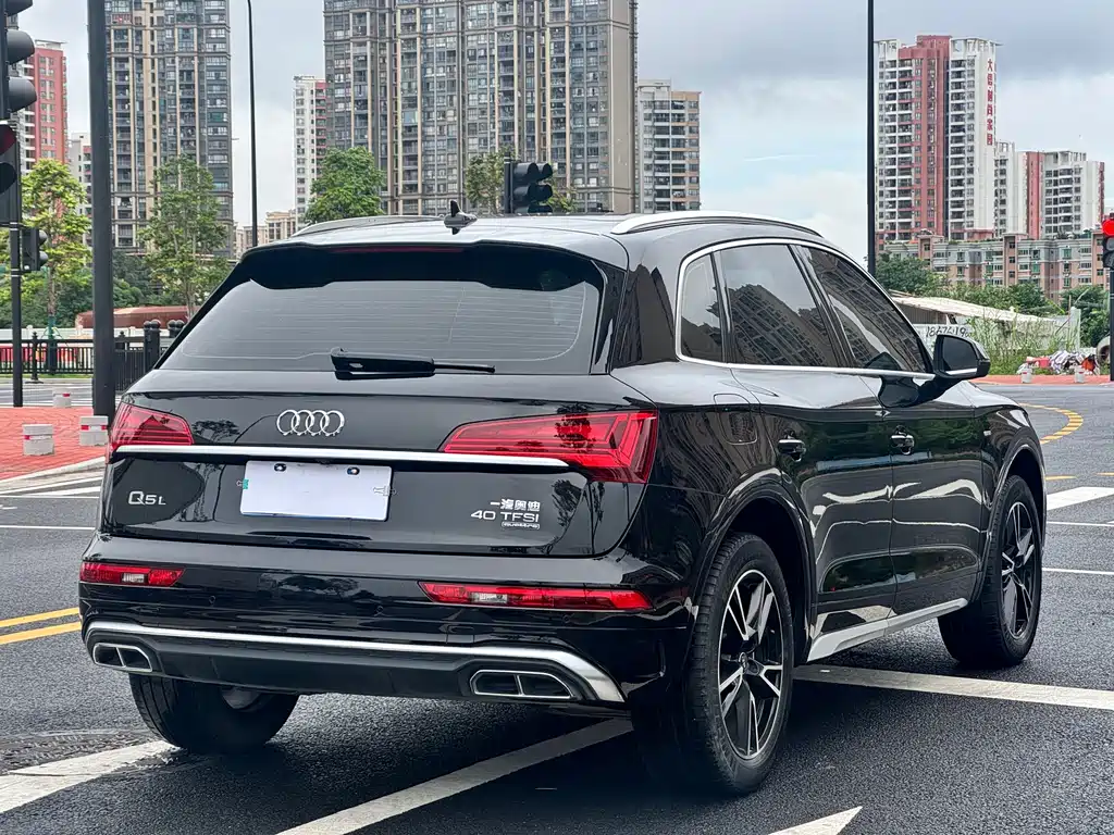 Audi Q5L 2021 — фото 11