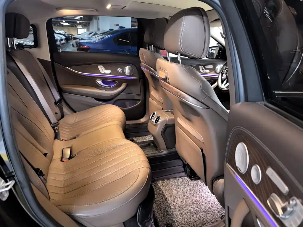 Mercedes-Benz E-Class 2020 — фото 11