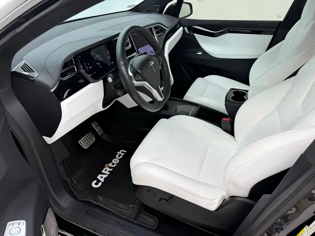 Tesla Model X 2018 — фото 8