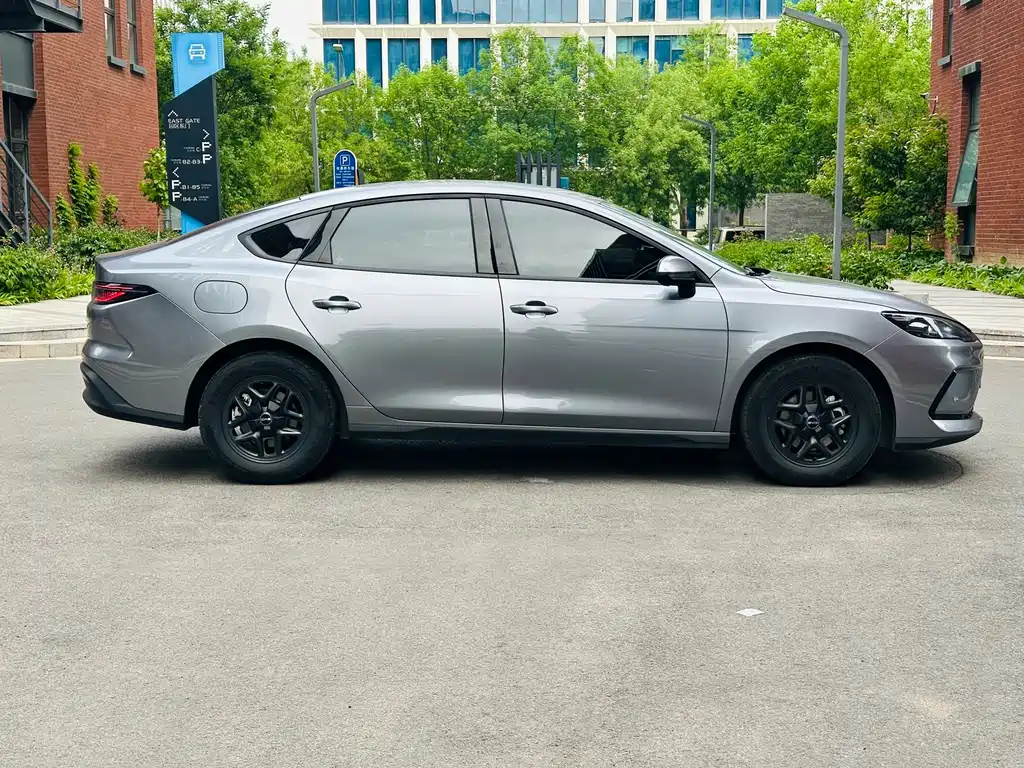 BYD Seal 05 DM-i 2025 — фото 4