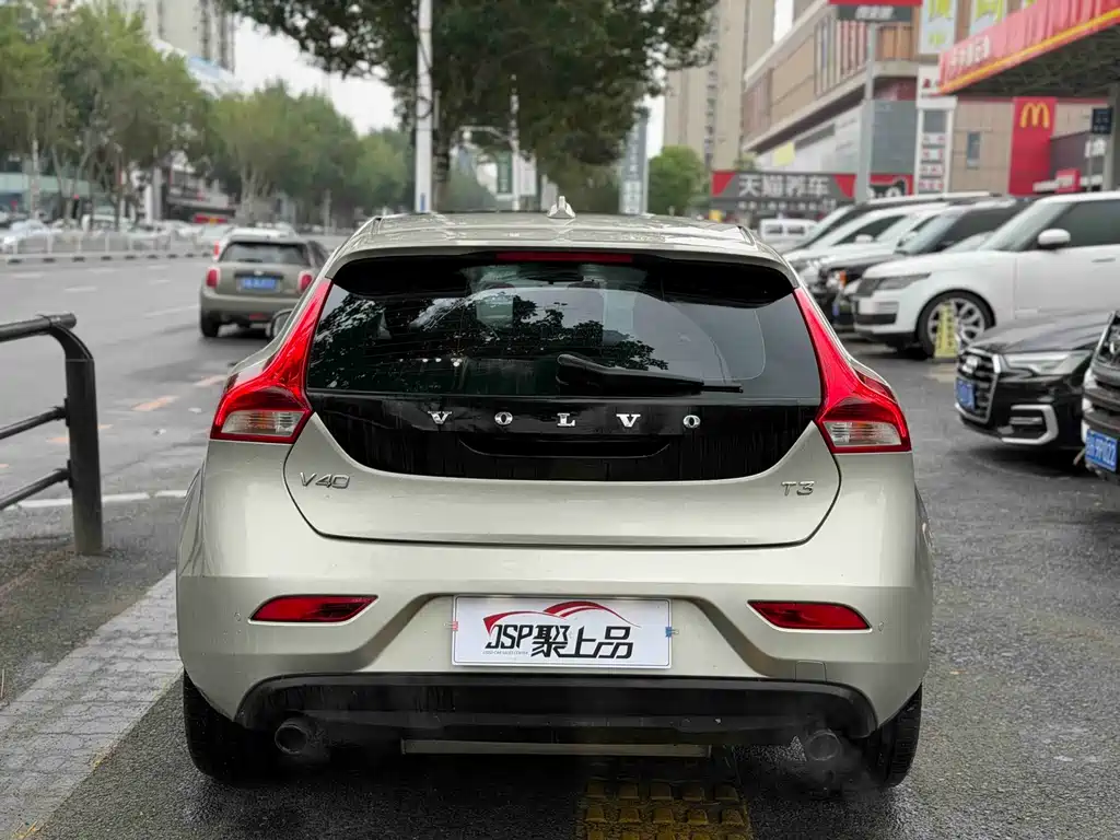 Volvo V40 2017 — фото 12