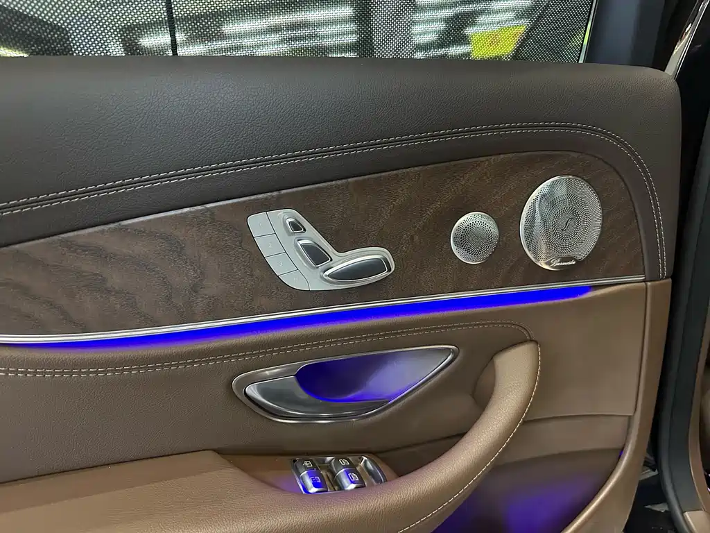 Mercedes-Benz E-Class 2022 — фото 11