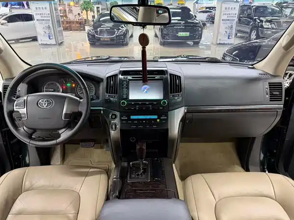 Toyota Land Cruiser 2011