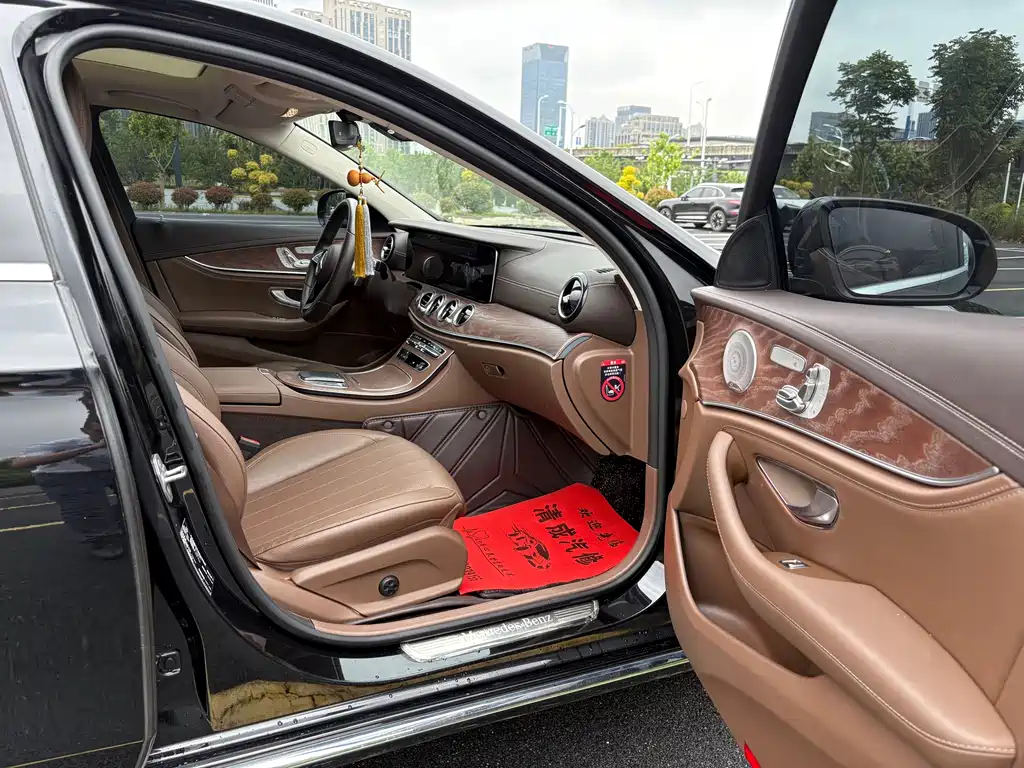 Mercedes-Benz E-Class 2023 — фото 17
