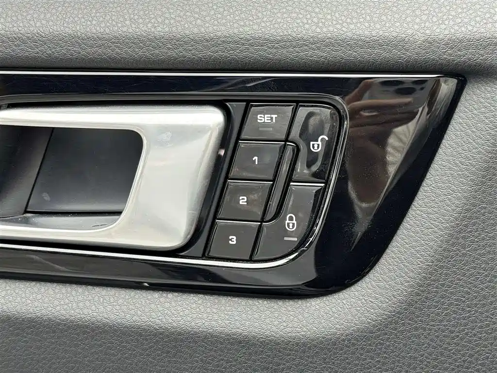 Porsche Cayenne Hybrid 2020 — фото 19