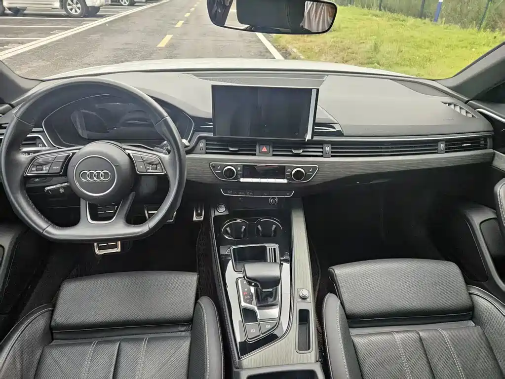 Audi A4L 2023