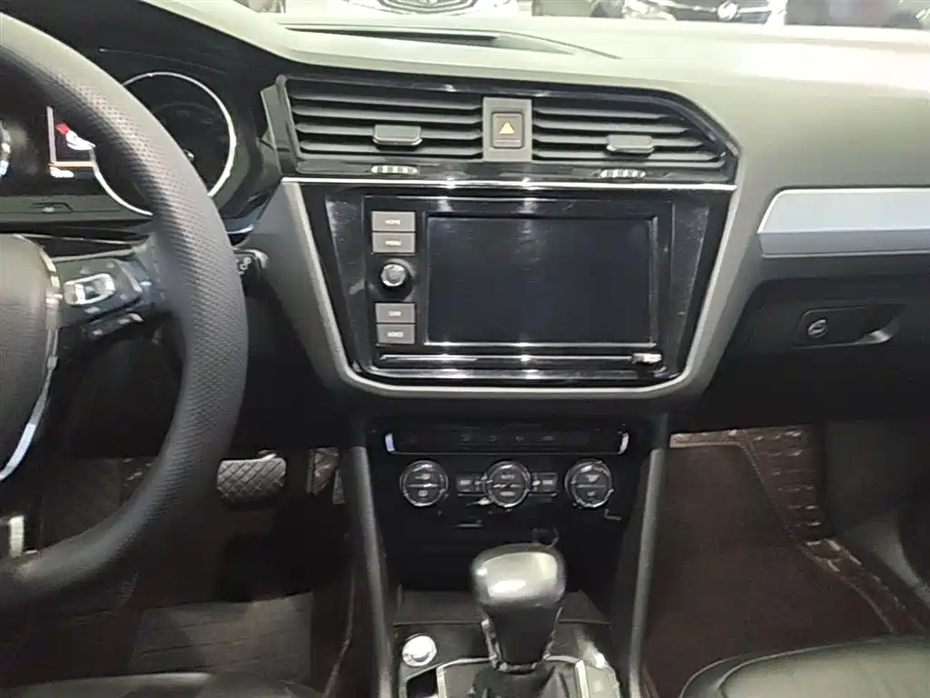 Volkswagen Tiguan L 2019 — фото 13