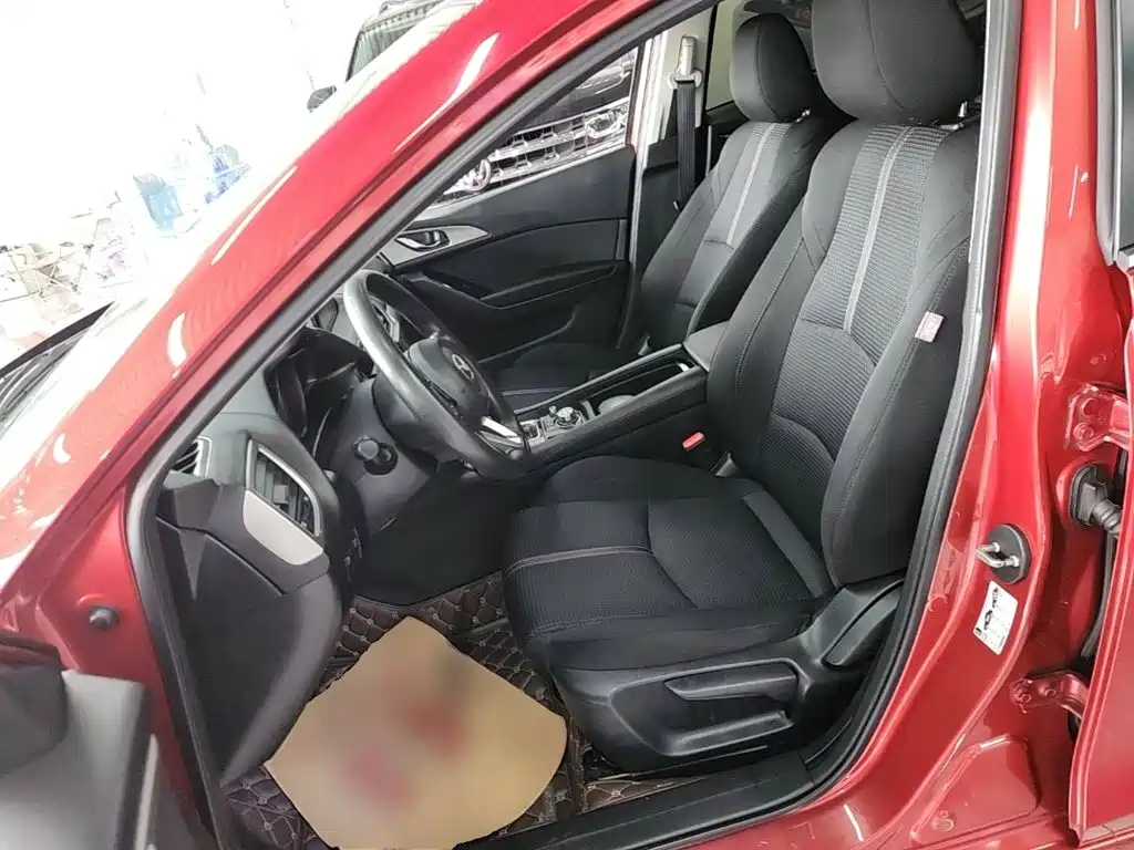 Mazda 3 Axela 2018 — фото 15