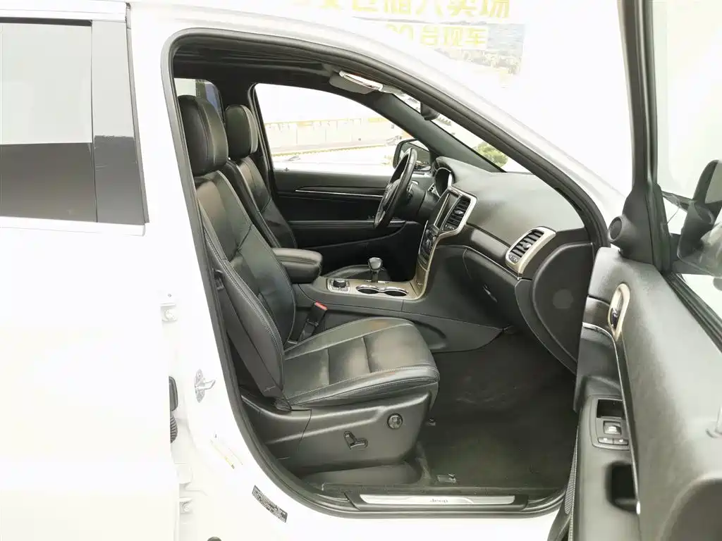 Jeep Grand Cherokee 2014 — фото 23