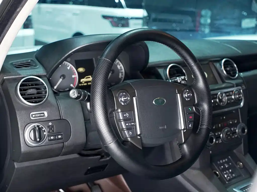 Land Rover Discovery 2014 — фото 9
