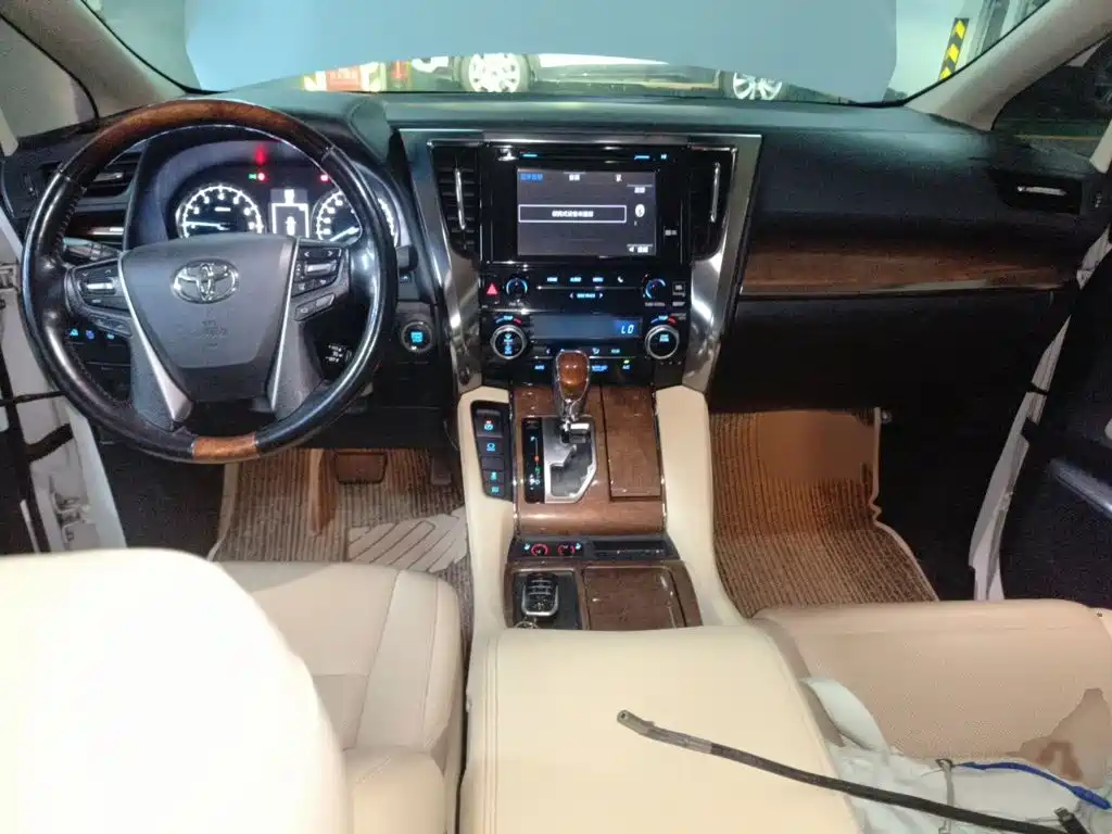 Toyota Alphard 2016 — фото 13