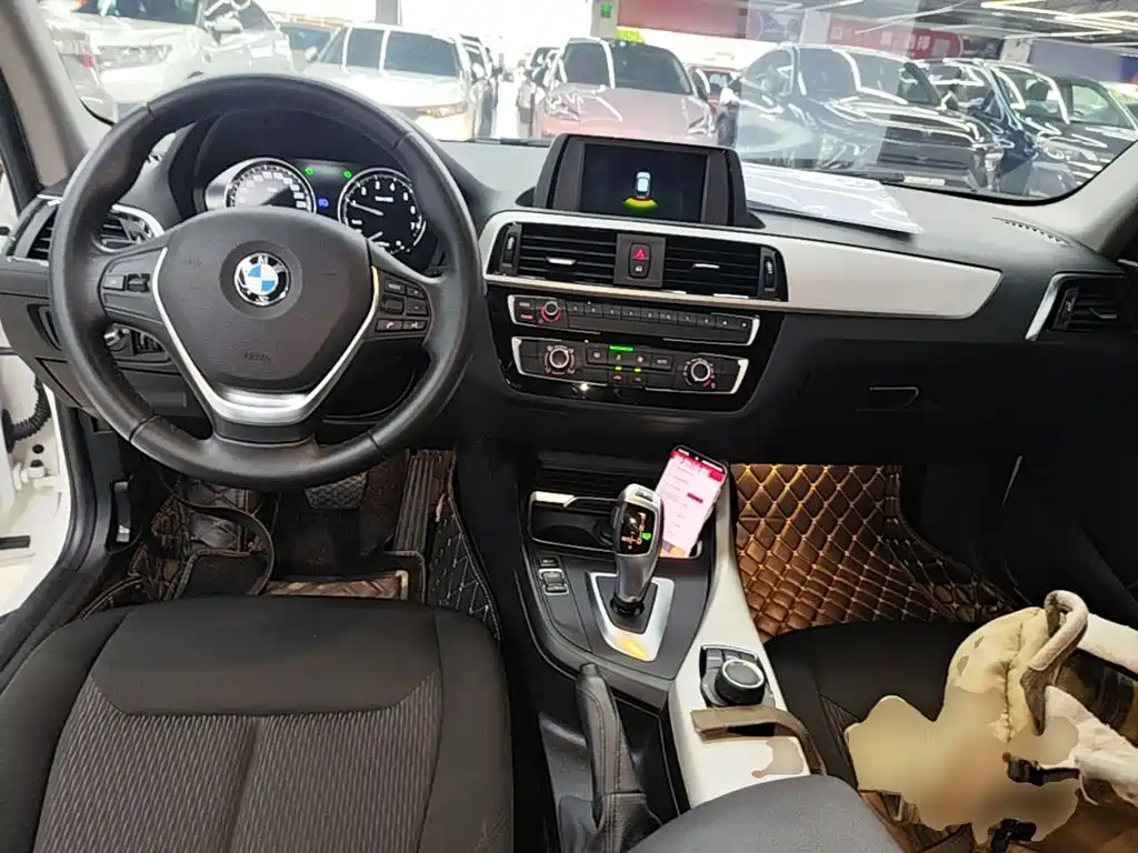BMW 1 Series 2019 — фото 10