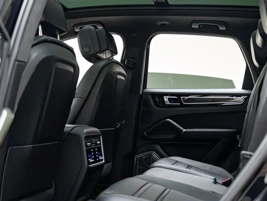 Porsche Cayenne 2019 — фото 10