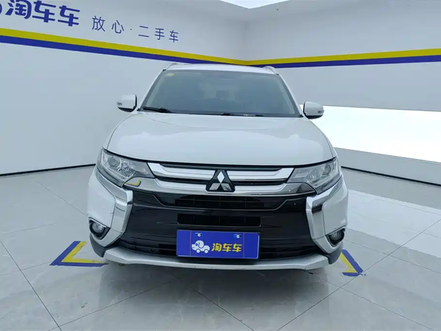 Mitsubishi Outlander 2018 — фото 2