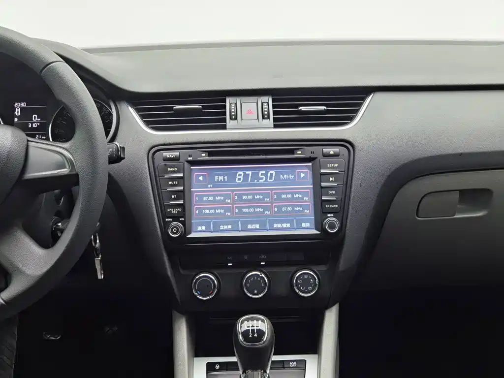 Skoda Octavia 2015 — фото 12