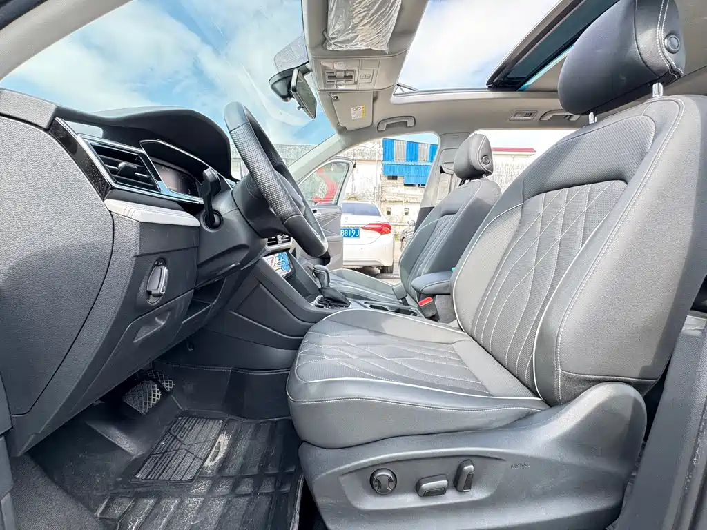 Volkswagen Tiguan L 2023 — фото 10